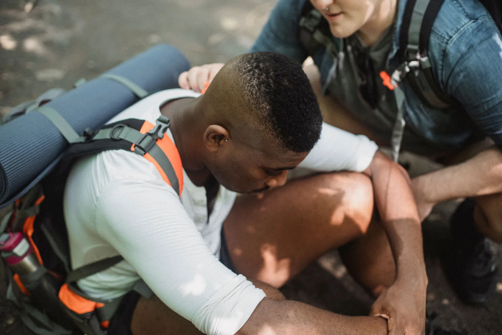A walker stopped to rest on a high trail — training does not change how the body adapts to thin air